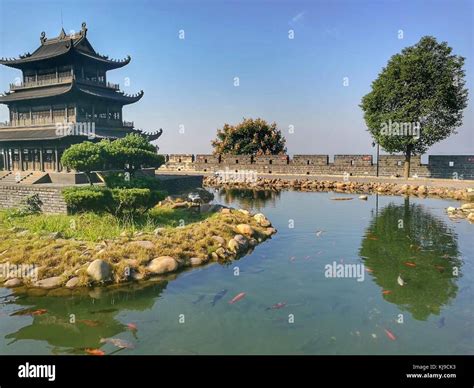 Il Tempio di Dongting: Un antico gioiello nascosto nel cuore del fiume!