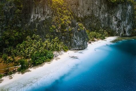  La Spiaggia di Mahabang Dilaw: Un Gioiello Costiero Nascosto e un Rifugio per l'Anima!